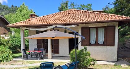 Freistehende Villa, frisch, sonnig und ruhig mit großem Garten