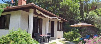 Detached, cool, sunny and quiet cottage with large garden