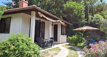 Detached, cool, sunny and quiet cottage with large garden