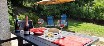 Detached, cool, sunny and quiet cottage with large garden