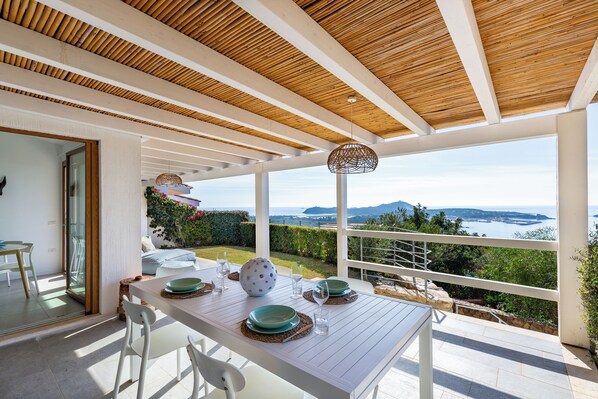 Outdoor dining - Villa LUNA (Campulongu)