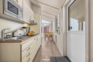 ثلاجة، ميكروويف، موقد طهي مسطح، غسالة أطباق