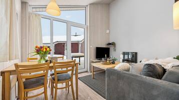 Fernseher, Kamin, DVD-Player, Stereoanlage