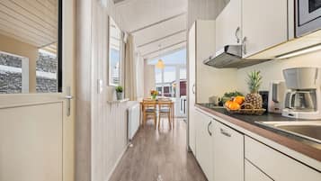 Kühlschrank, Mikrowelle, Herdplatte, Geschirrspüler