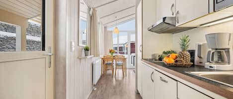 Refrigerador, microondas, placa de cocina, lavavajillas