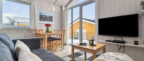 TV, fireplace, DVD player, stereo