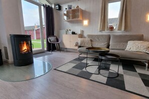 TV, fireplace, DVD player, stereo