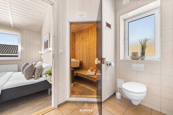 2 bedrooms, travel cot, free WiFi