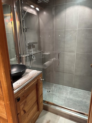 Shower, hair dryer, towels - Family apartment in Courchevel 1650 - Direct access to the slopes  (Courchevel)