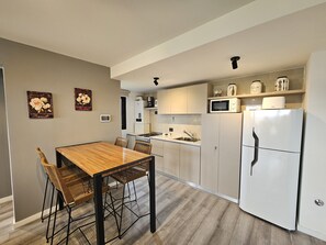 Frigorifero, microonde, forno, macchina per tè/caffè