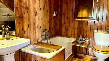 ヘアドライヤー、タオル、石鹸、トイレットペーパー