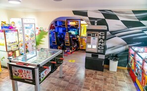 Chalet | Game room - Pet Friendly Coastal Chalet Retreat in Newquay (Newquay)