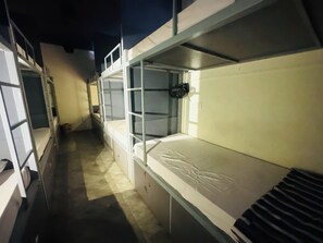 Dormitori compartit bàsic | 1 dormitori, habitacions insonoritzades, wifi gratuïta i roba de llit