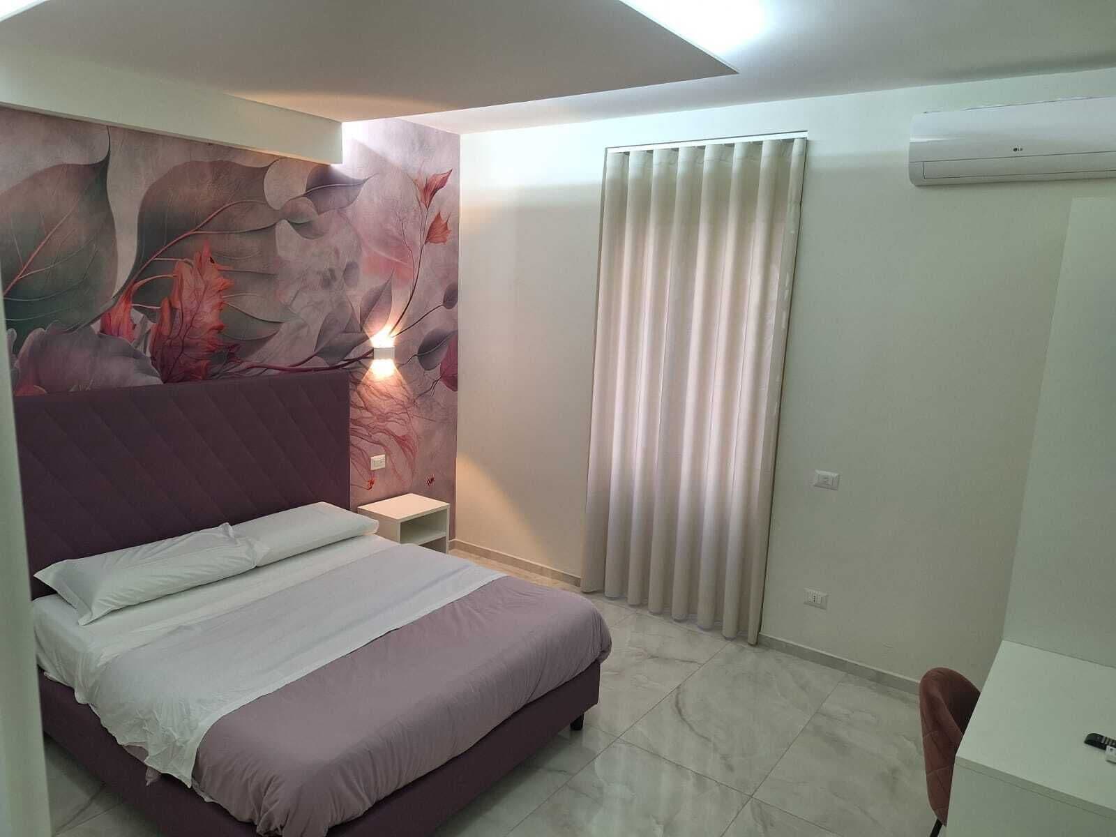 Quarto casal conforto | Escrivaninha, espaço de trabalho para notebook, Wi-Fi de cortesia