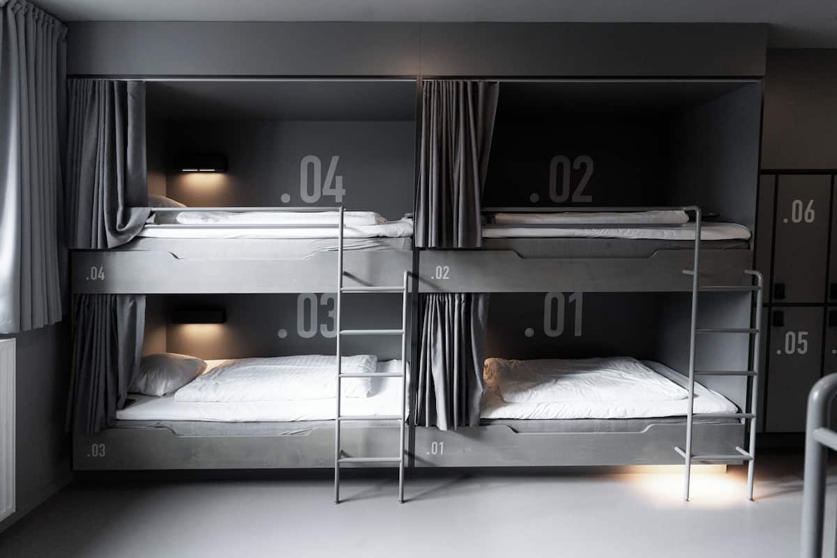 A bunk bed room with four levels, each marked with a number.