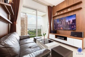 Family Apartment, Balcony, City View | Living area