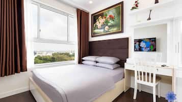 Apartamento família, sacada, vista para a cidade | 1 quarto, cofres nos quartos, escrivaninha