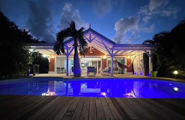 Ulkouima-allas, lämmitetty uima-allas