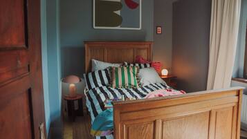 1 bedroom, desk, iron/ironing board, WiFi