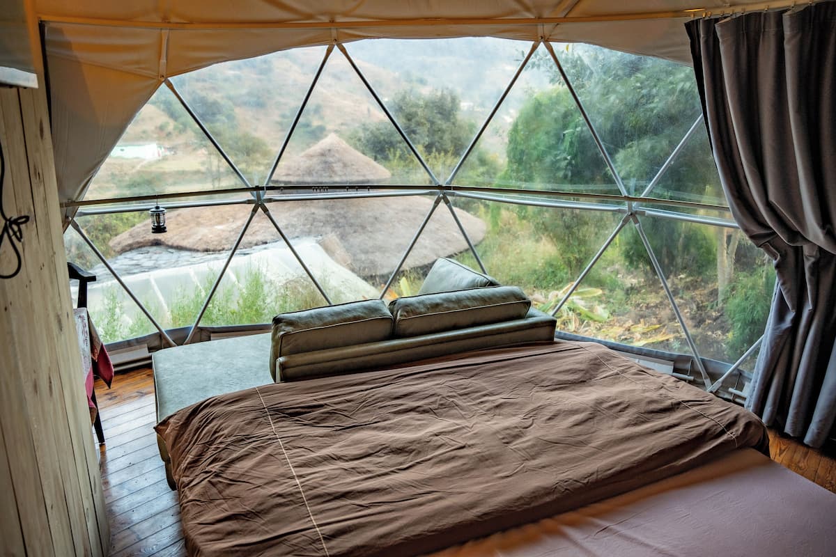 UdanKhatola - Glamping geodesic luxury tent w/ Private bathroom | Dihias secara berasingan, dilengkapkan perabot secara berasingan