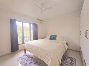 2 bedrooms, iron/ironing board, WiFi, bed sheets - Serene 2 Bdrm Apartment, swimming pool, free Wi-fi, 2 king beds + sofa bed.  (Suva)