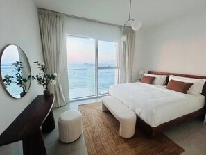 2 habitaciones, tabla de planchar con plancha, cuna de viaje y wifi 