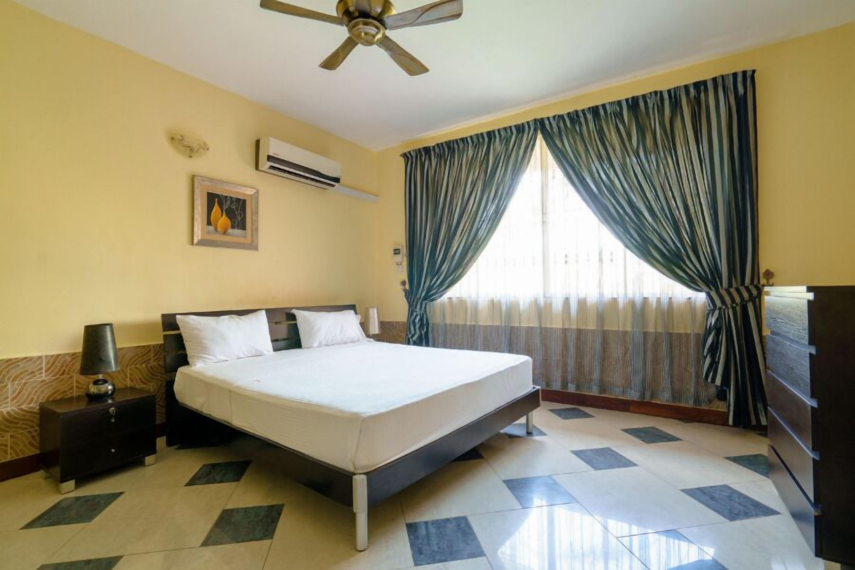 Deluxe Apartment, 2 Bedrooms, Garden View | Laptop workspace, iron/ironing board, free WiFi