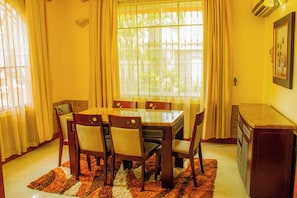 Deluxe Apartment, 1 Bedroom, Garden View | In-room dining - Amariah Apartments Bahari Beach (Dar es Salaam)