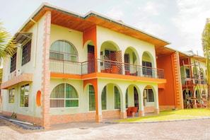 Front of property - Amariah Apartments Bahari Beach (Dar es Salaam)