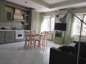 Interior - A few steps from the metro Porta Furba apartment equipped with all the comforts (Roma)