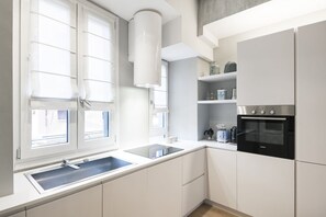 Fridge, oven, stovetop, dishwasher