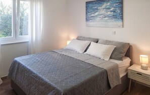 3 bedrooms, iron/ironing board, travel cot, free WiFi