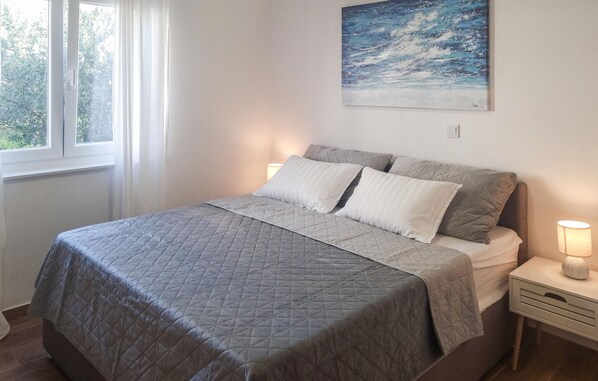 3 chambres, fer et planche à repasser, lit parapluie, Wi-Fi gratuit