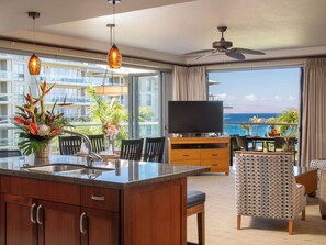 Interior - Wrap Around Lanai Oceanview Luxury Suite – Hokulani 441 (Lahaina)