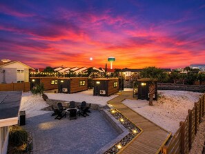 Outdoor dining - Tiny Beach Boardwalk Bungalow D | Rooftop Retreat (Fort Walton Beach)
