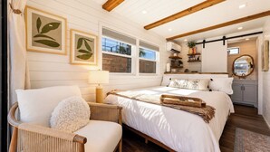 WiFi (free), bed sheets - Tiny Beach Boardwalk Bungalow D | Rooftop Retreat (Fort Walton Beach)