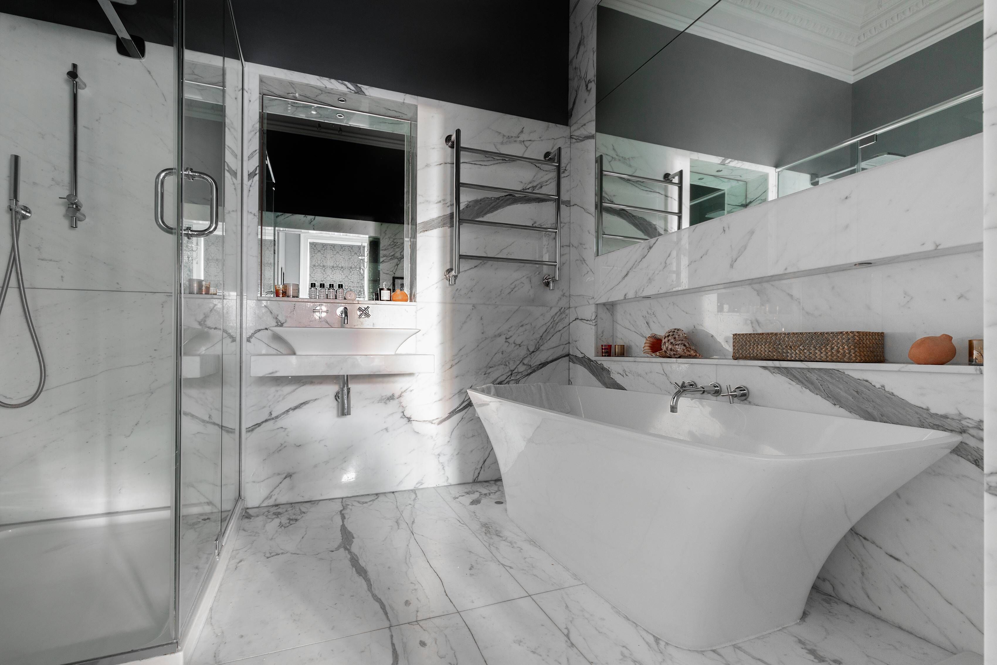 Apartment (2 Bedrooms) | Bathroom | Hair dryer, towels, soap, shampoo