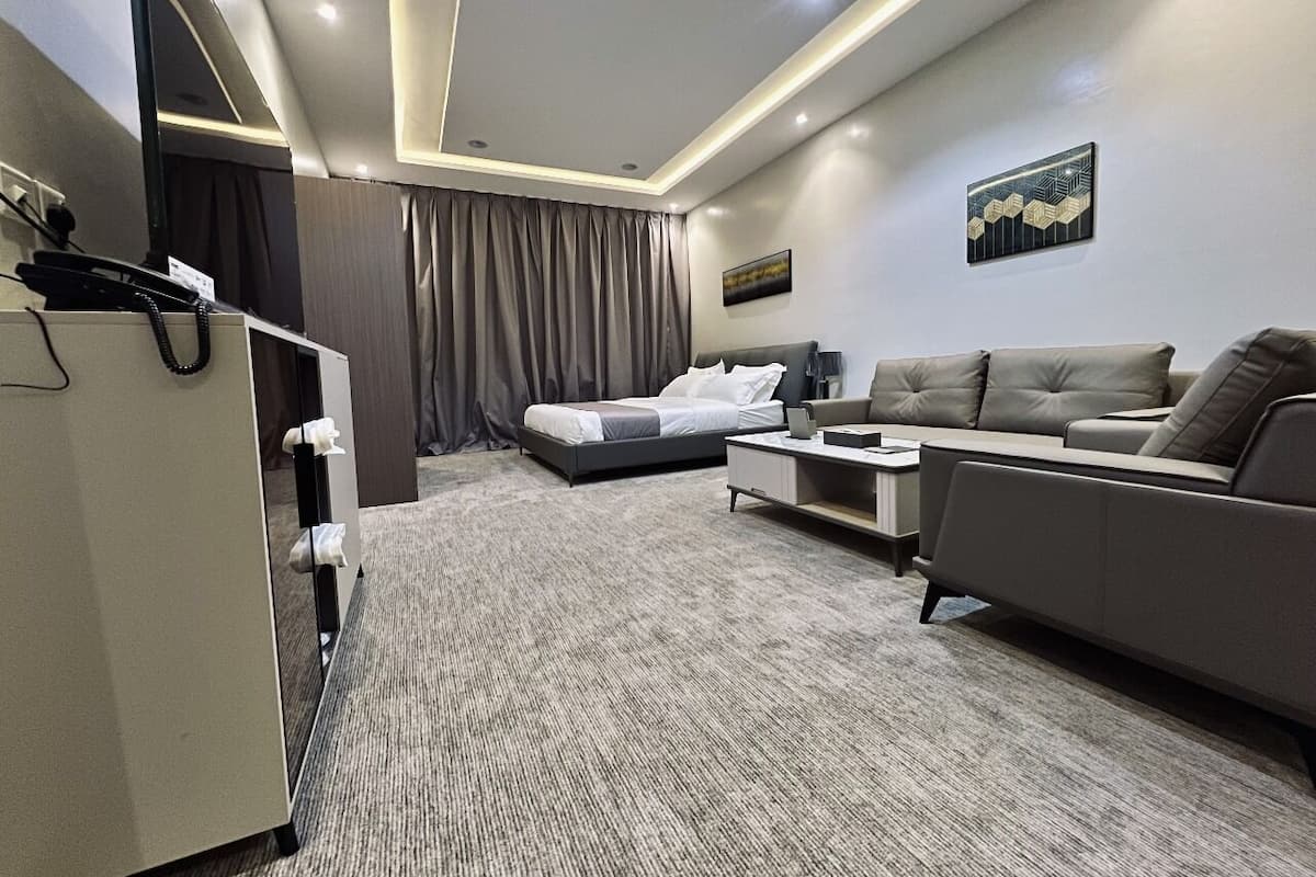 Egyptian cotton sheets, premium bedding, soundproofing