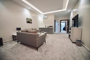 Superior Studio Suite | Egyptian cotton sheets, premium bedding, soundproofing - qimampark albaha7 (Al Baha)