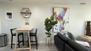 Interior - 4BR/3BA ART House + Studio near the breweries (Sacramento)