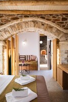 舒适开间, 阳台, 山景 | 客房内保险箱、免费 WiFi