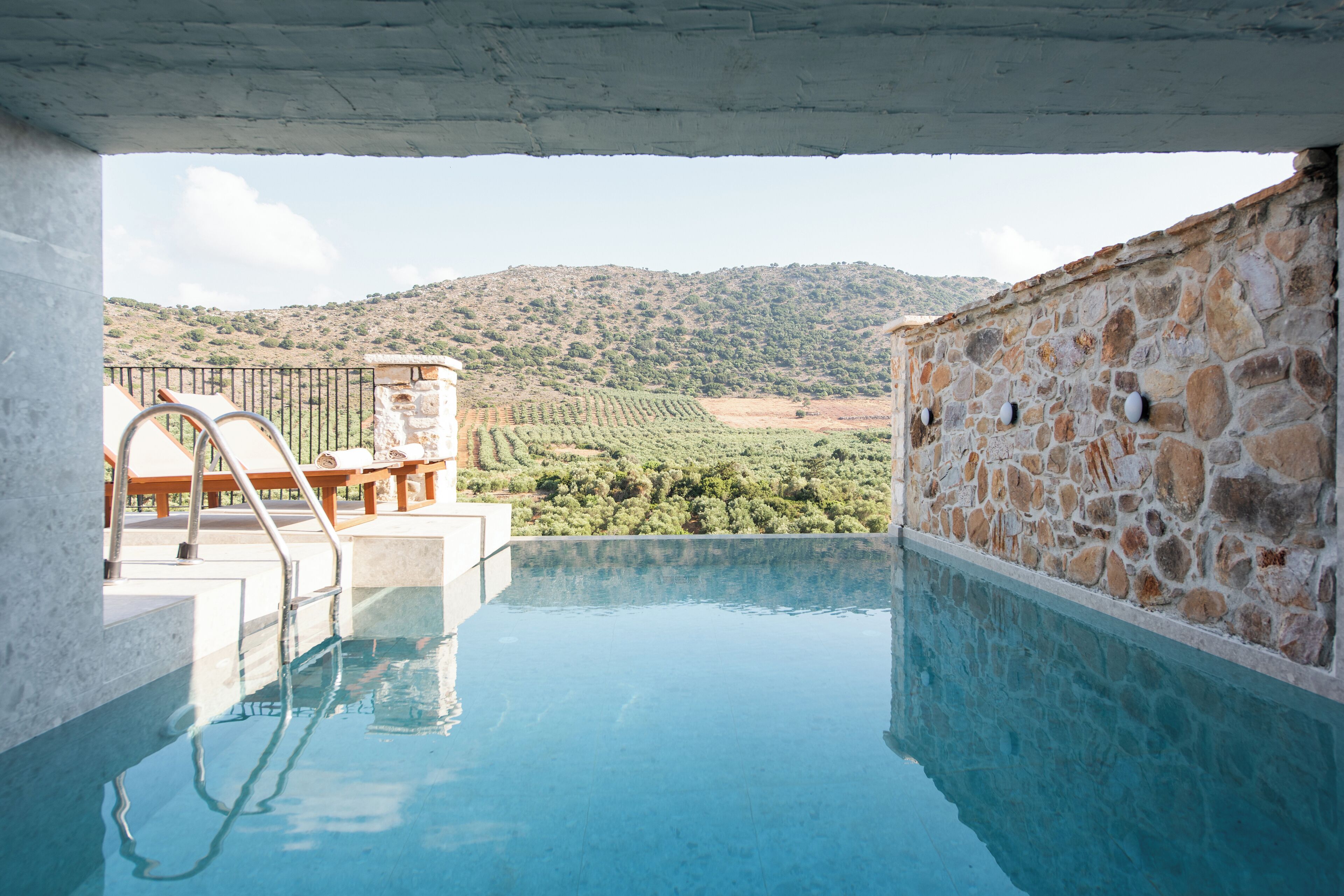 Honeymoon Suite, Hill View | In-room safe, free WiFi