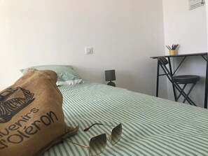 2 chambres, fer et planche à repasser, accès au Wi-Fi (inclus)