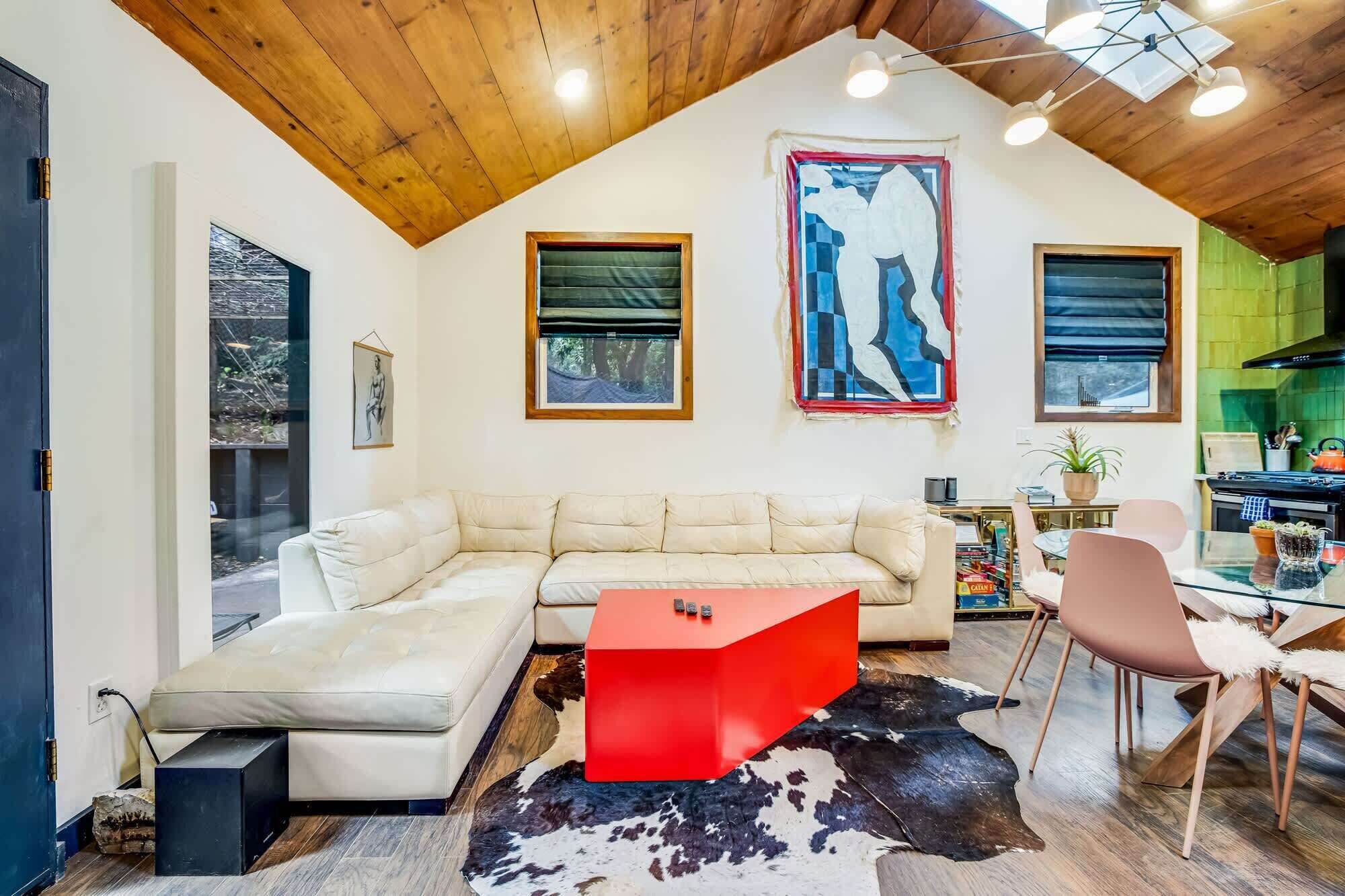 TV, fireplace, offices