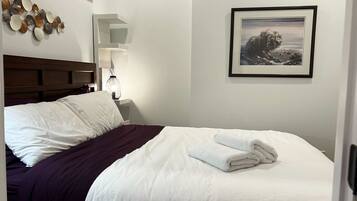 2 bedrooms, iron/ironing board, WiFi, bed sheets