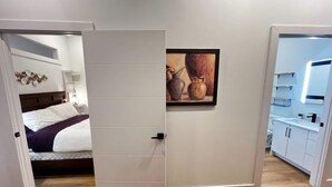 2 bedrooms, iron/ironing board, WiFi, bed sheets - Urban Sophistication,  Next To The Waterfront (Halifax)