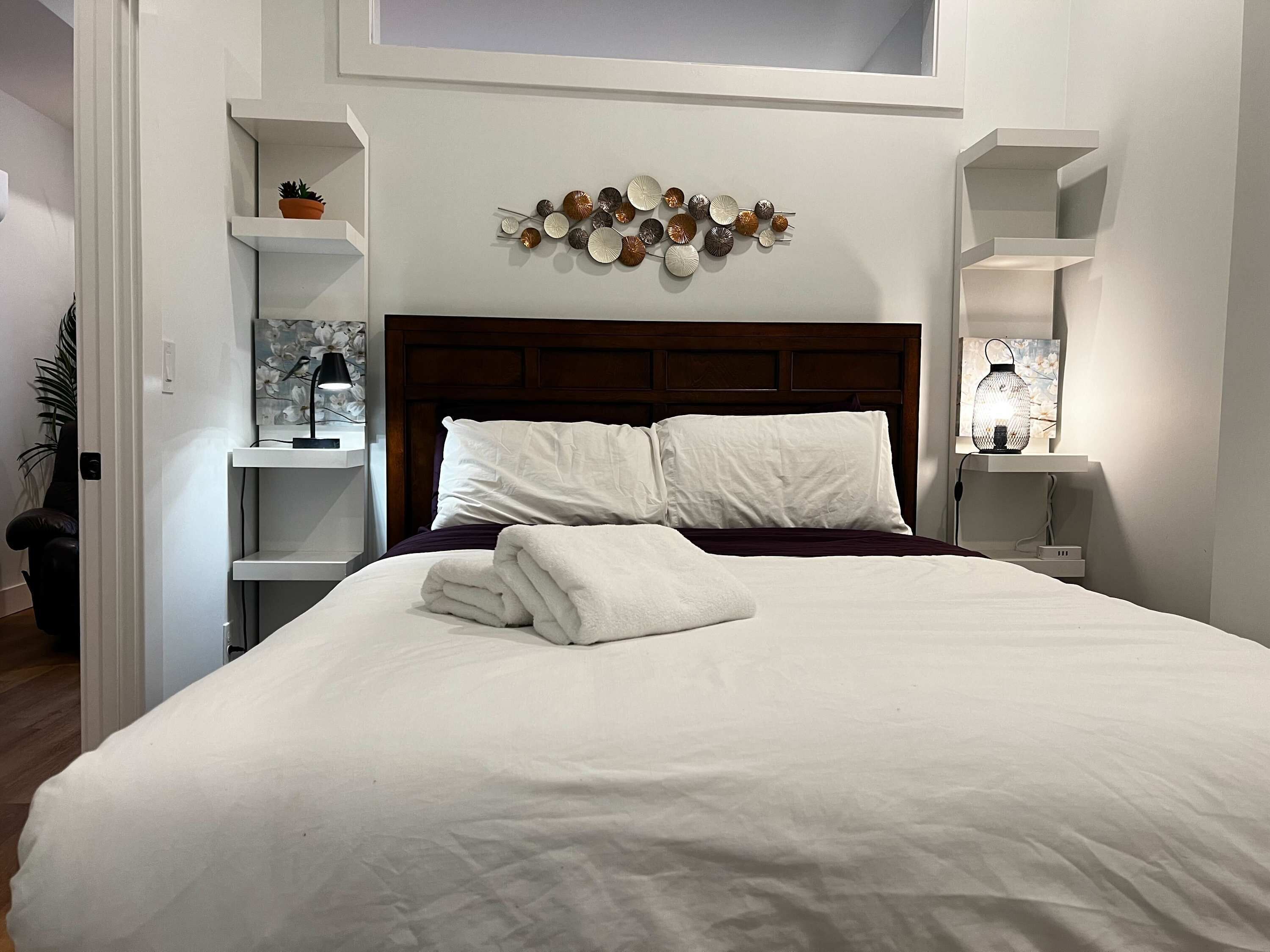 2 bedrooms, iron/ironing board, WiFi, bed sheets