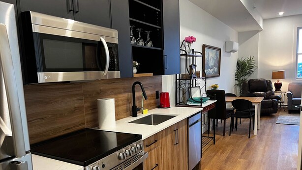 Coffee/tea maker, fridge, microwave, oven - Urban Sophistication,  Next To The Waterfront (Halifax)