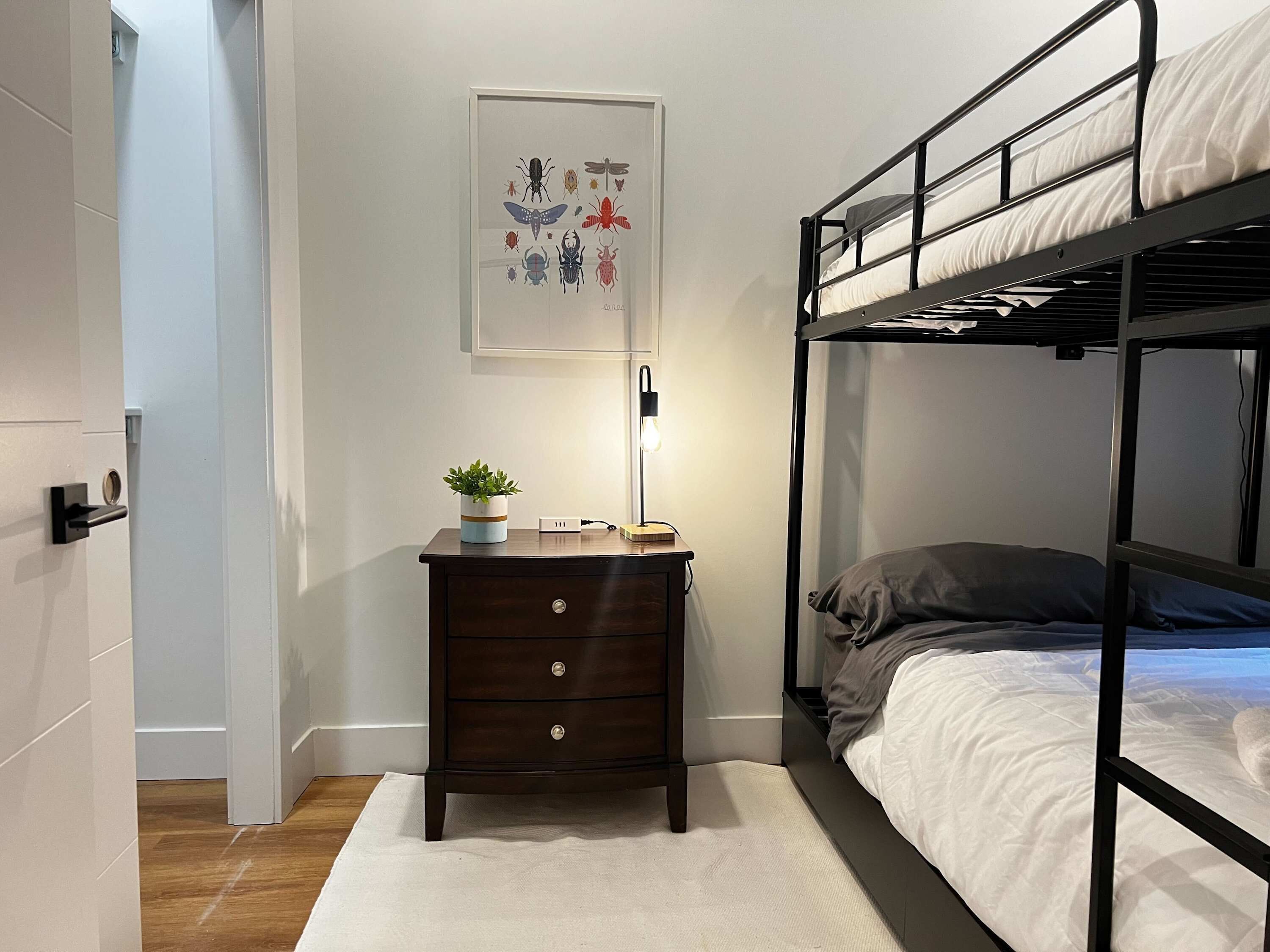 2 bedrooms, iron/ironing board, WiFi, bed sheets