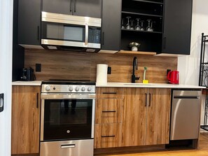 Fridge, microwave, oven, stovetop - Urban Sophistication,  Next To The Waterfront (Halifax)